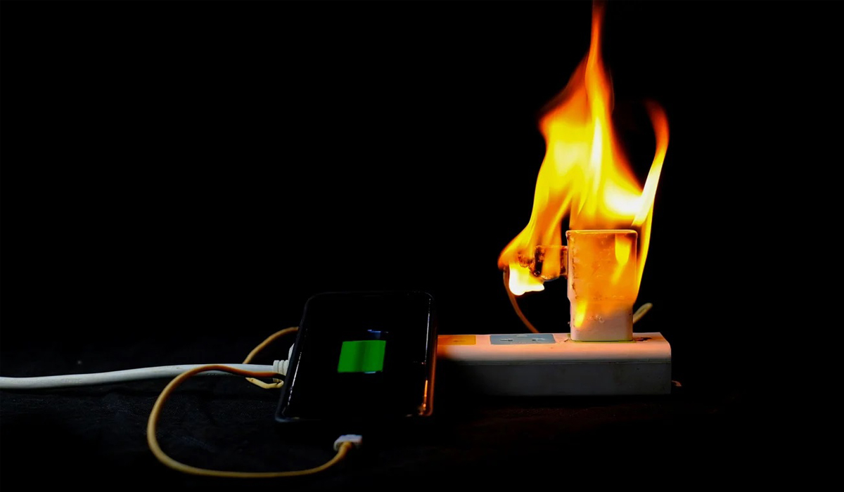 Mobile charger causes fire, killing 7 members of a family in Saudi Arabia